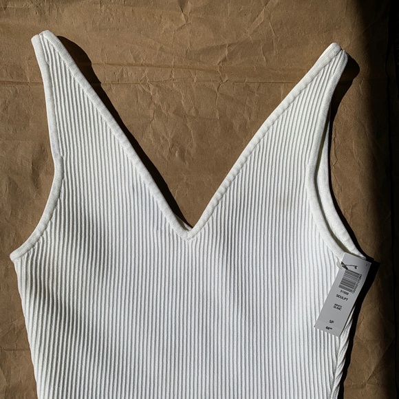 Aritzia Babaton Sculpt Knit Double V Tank in White Size S, New With Tags - Picture 5 of 10